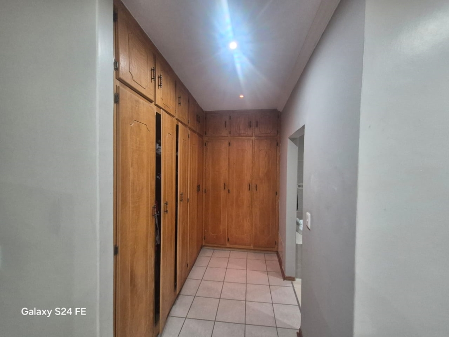 4 Bedroom Property for Sale in Safari Gardens North West